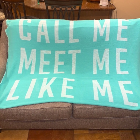 Victoria’s Secret PINK RARE Sea-foam Green Fringe Blanket - Picture 2 of 7